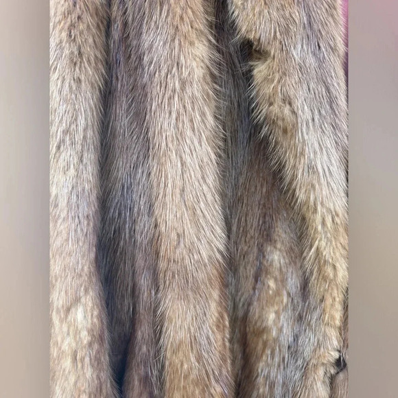 Elegant Brown Fur Coat - Picture 13 of 16